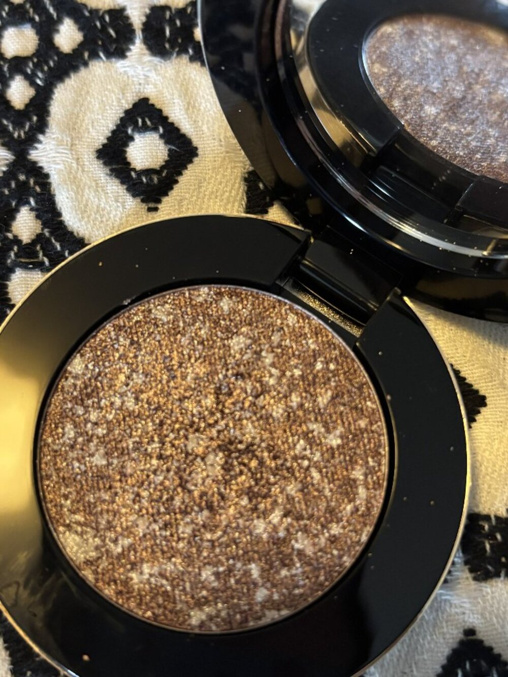 Make Beauty Multi Chromatic Metal Reflecting Eyeshadow in Gleam